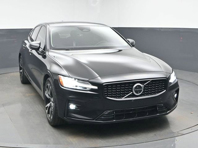 Used 2025 Volvo S60 B5 Plus image 2
