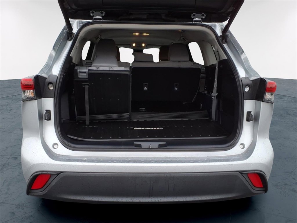Used 2023 Toyota Highlander L image 9