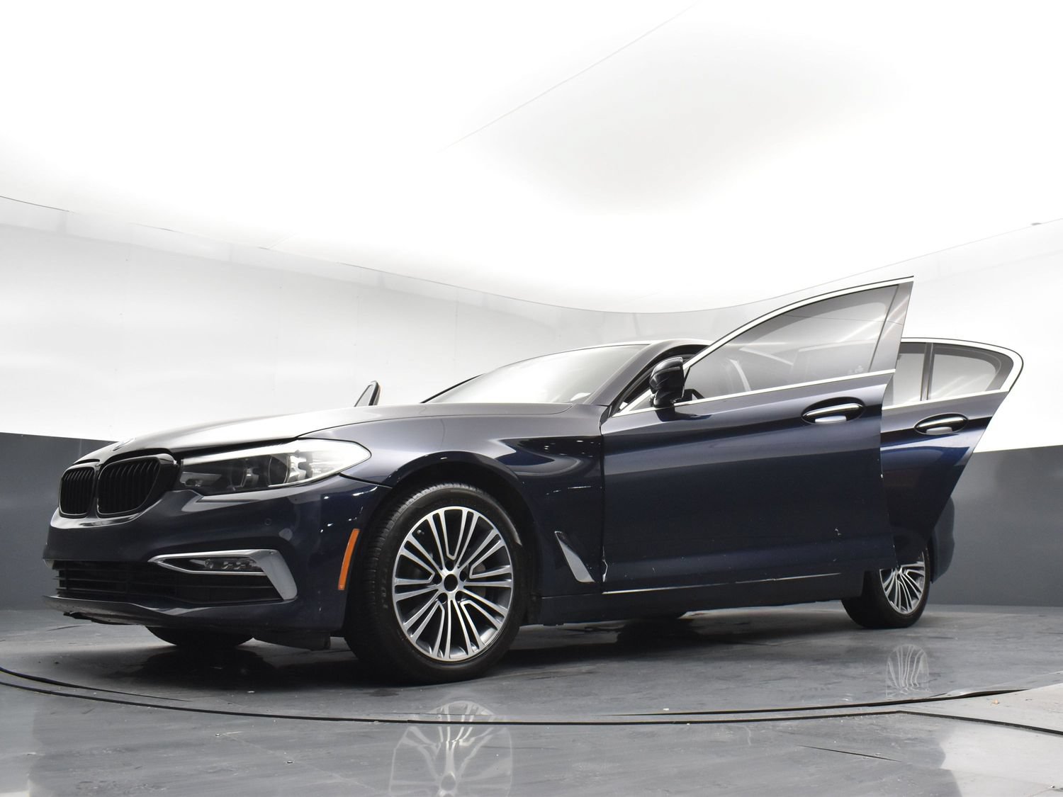 Used 2018 BMW 530i xDrive AWD/4WD image 31