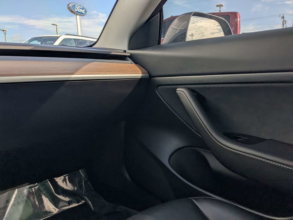 Used 2020 Tesla Model 3 Standard Range Plus RWD image 16