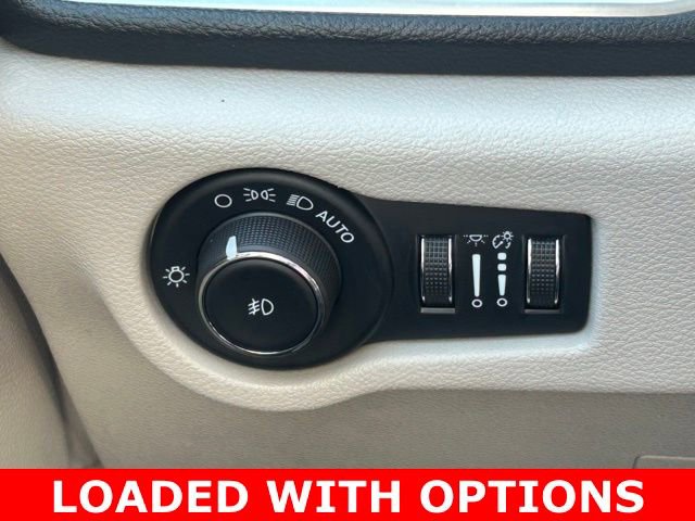 Used 2023 Chrysler Pacifica Limited FWD image 20