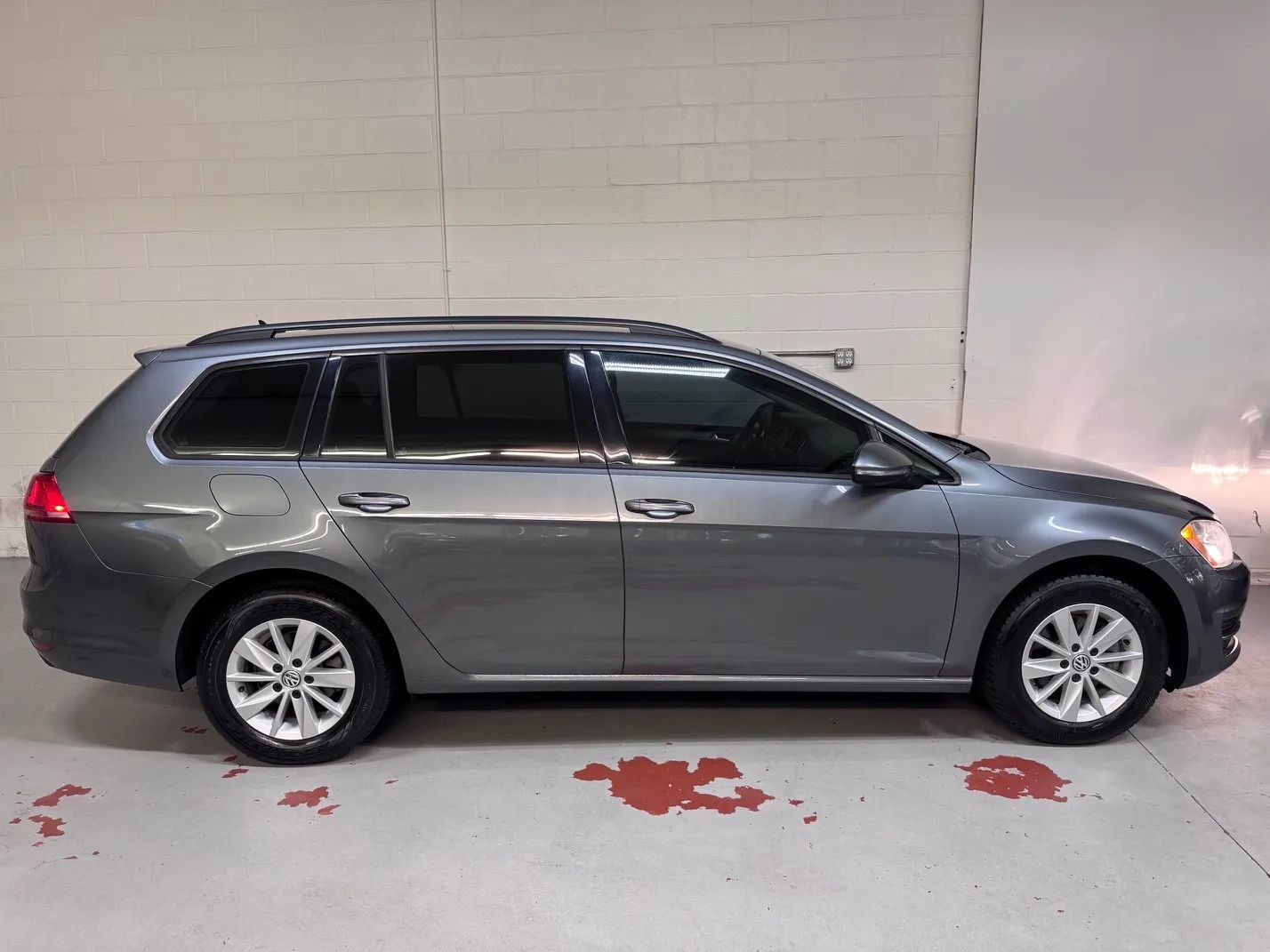 Used 2016 Volkswagen Golf S FWD image 2