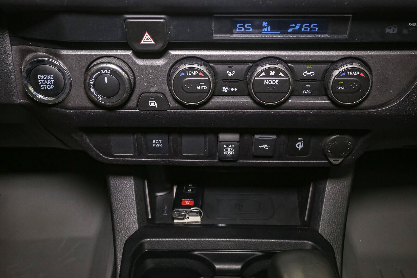 Used 2023 Toyota Tacoma TRD Sport AWD/4WD image 29