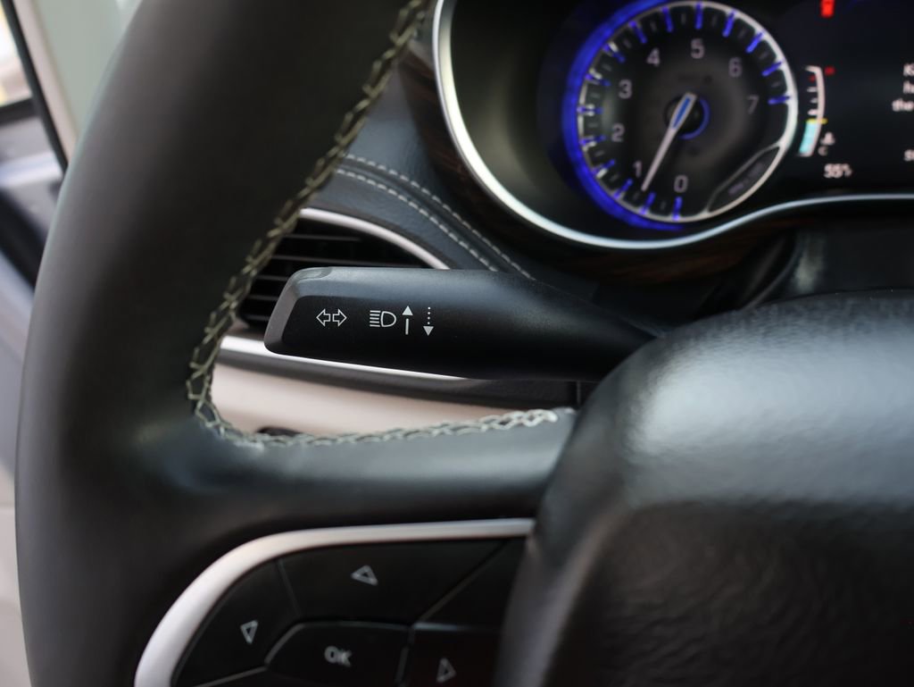 Used 2024 Chrysler Pacifica Limited image 32