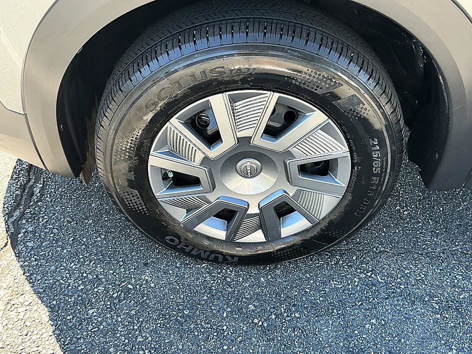 Certified 2025 Nissan Kicks S FWD image 9