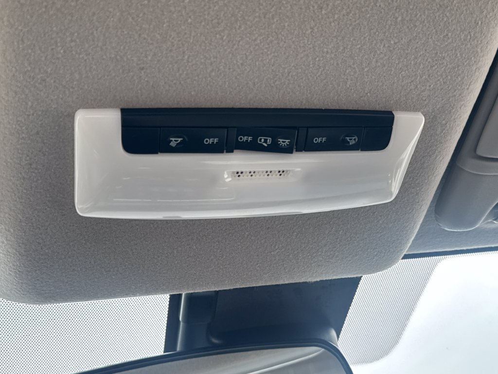 Used 2025 Nissan Versa SV FWD image 28