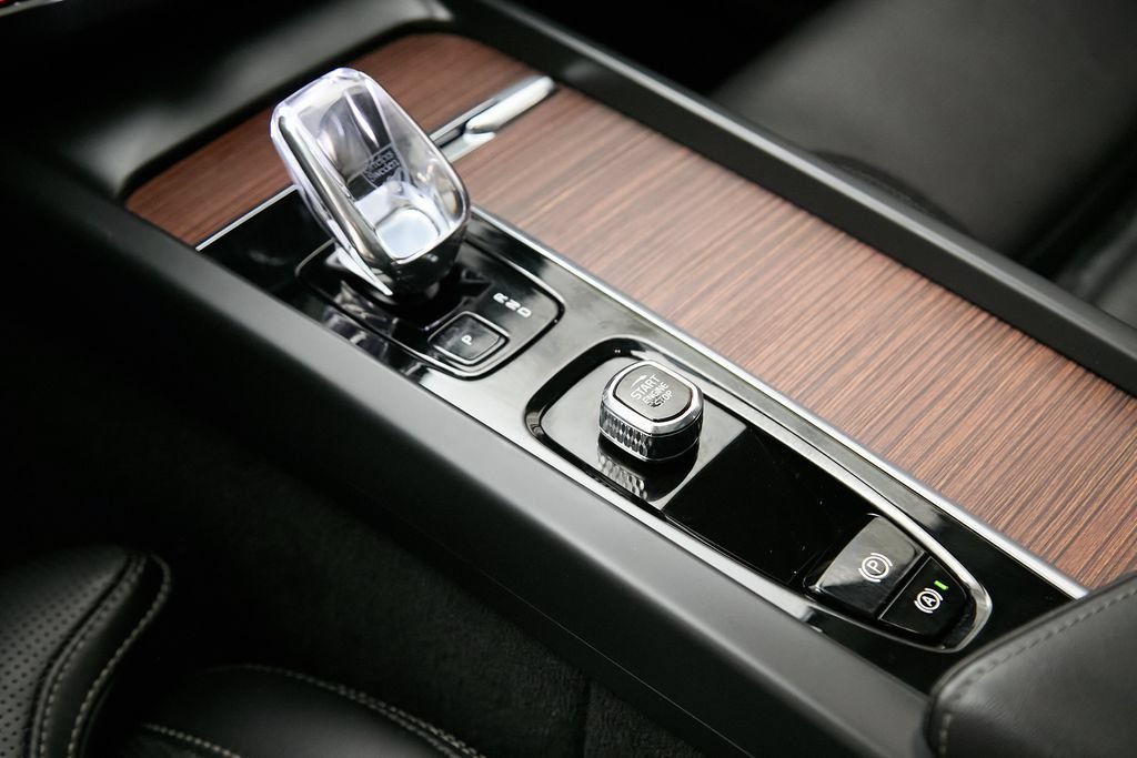 Certified 2023 Volvo XC60 T8 Ultimate w/ Climate Package AWD/4WD image 17