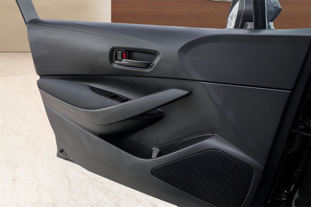 Used 2022 Toyota Corolla LE image 25