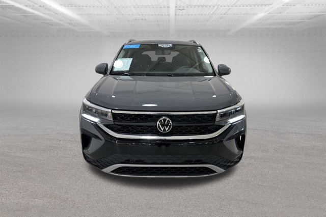 Certified 2022 Volkswagen Taos SE image 2
