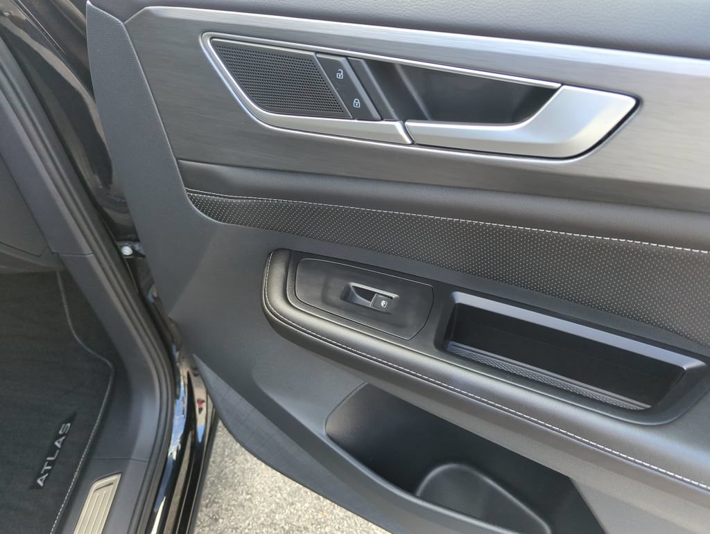Used 2024 Volkswagen Atlas Cross Sport SE w/ Panoramic Sunroof Package FWD image 35