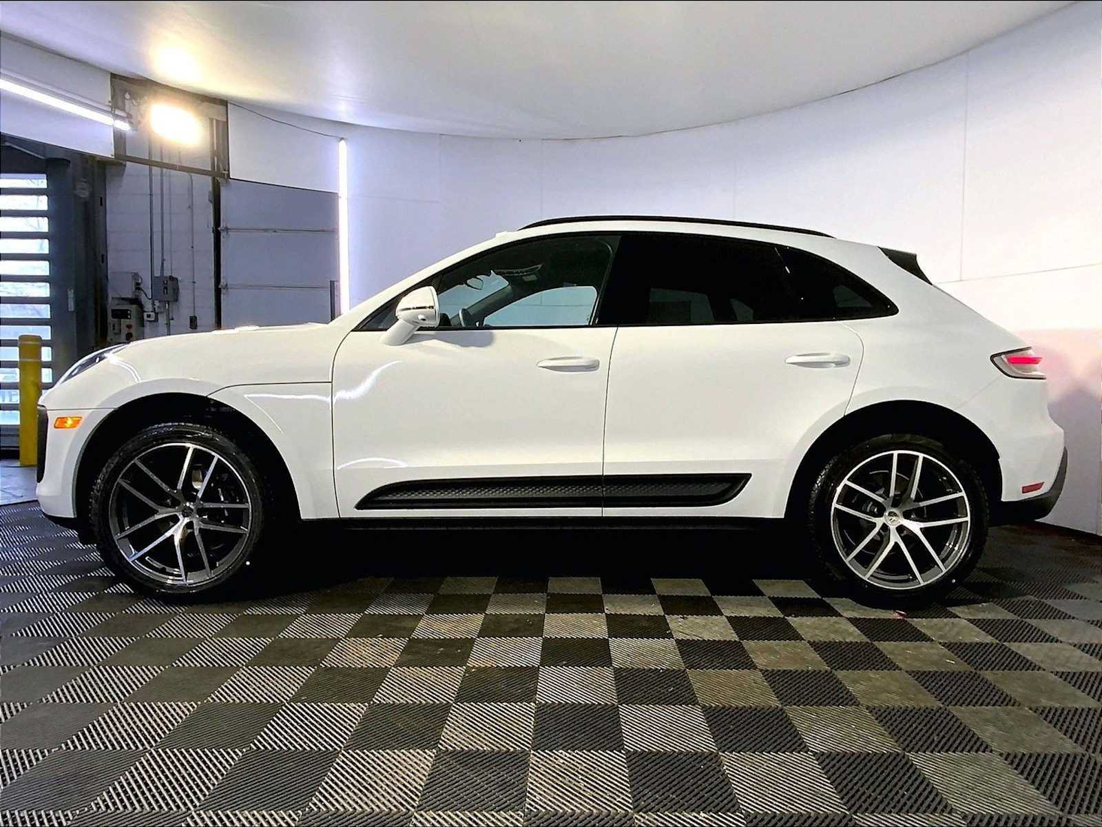 New 2026 Porsche Macan AWD/4WD image 2