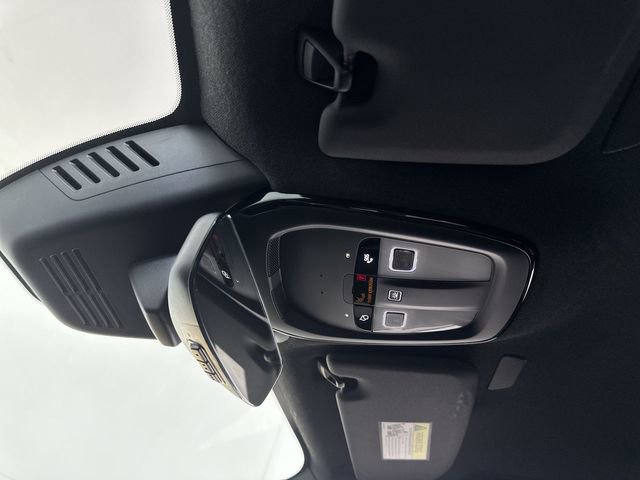 Used 2023 Volvo XC40 B5 Core image 52