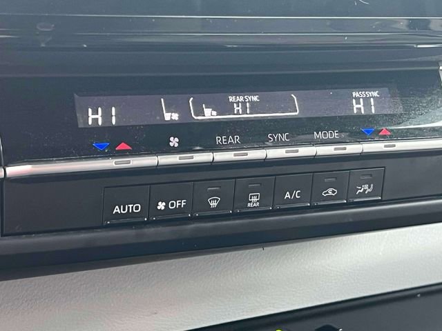 Used 2025 Toyota Sienna LE w/ LE Plus Package image 34