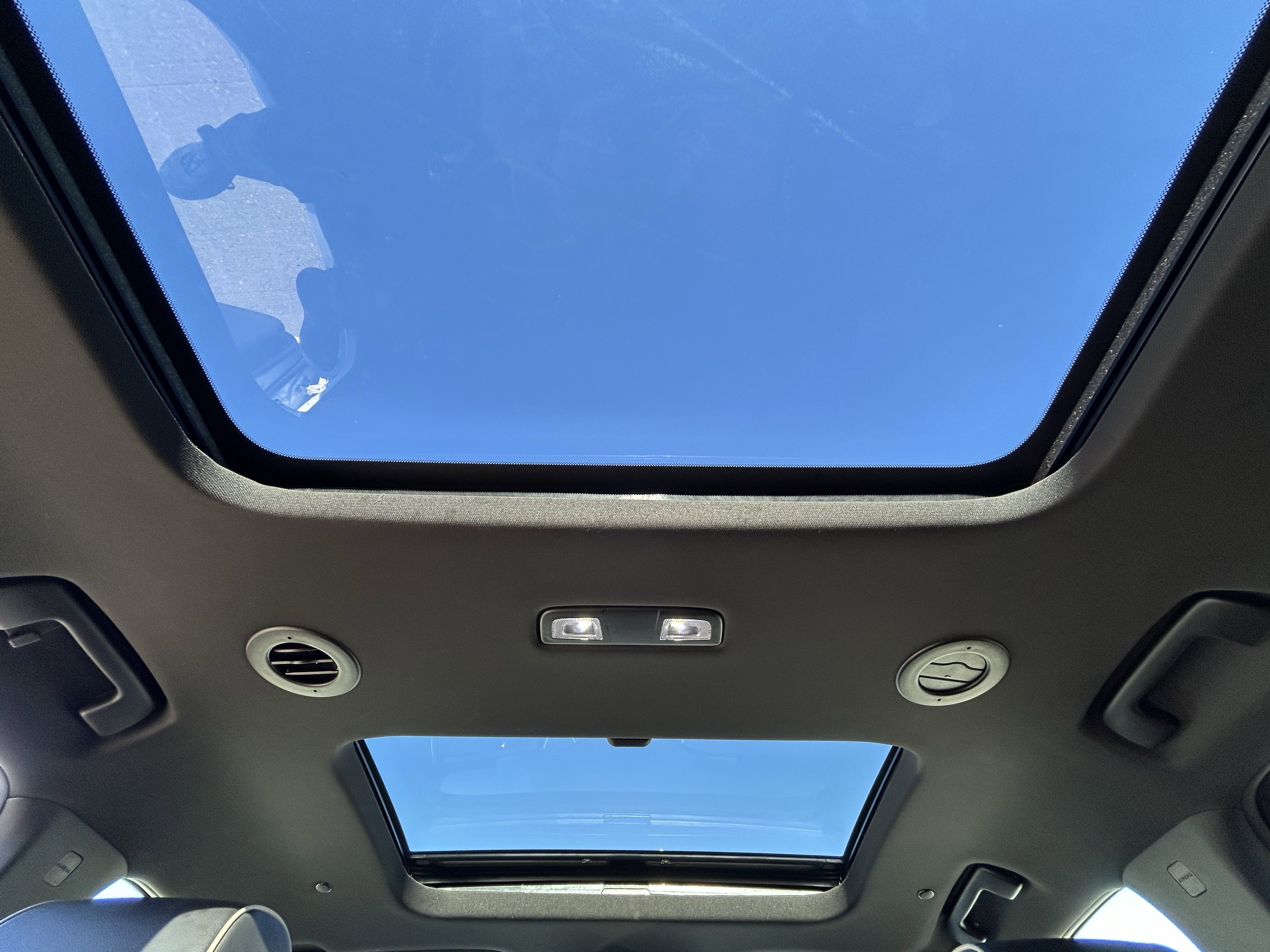 Used 2023 Chevrolet Traverse Premier image 20