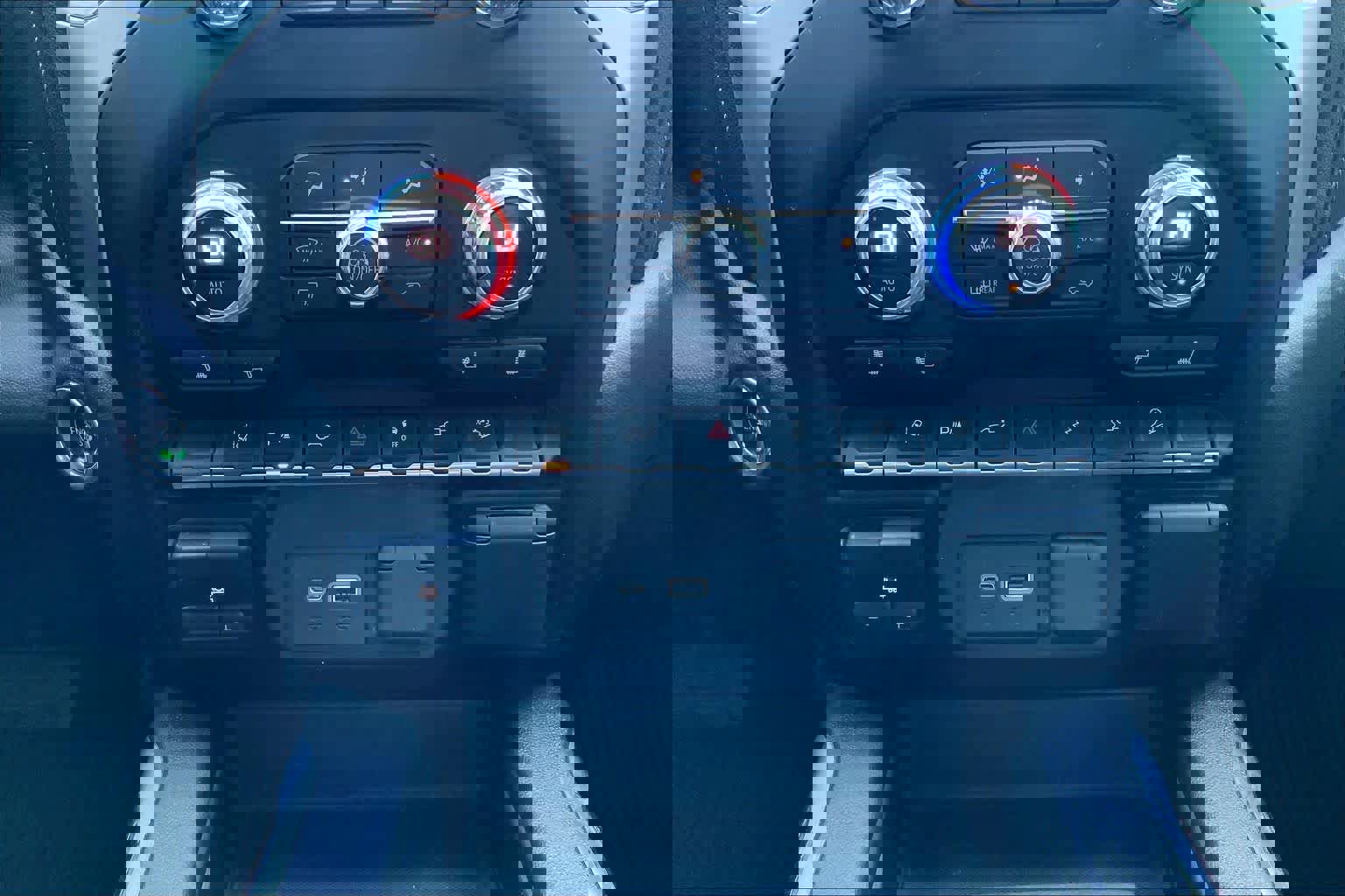 Used 2020 GMC Sierra 2500 SLE w/ SLE Convenience Package image 28