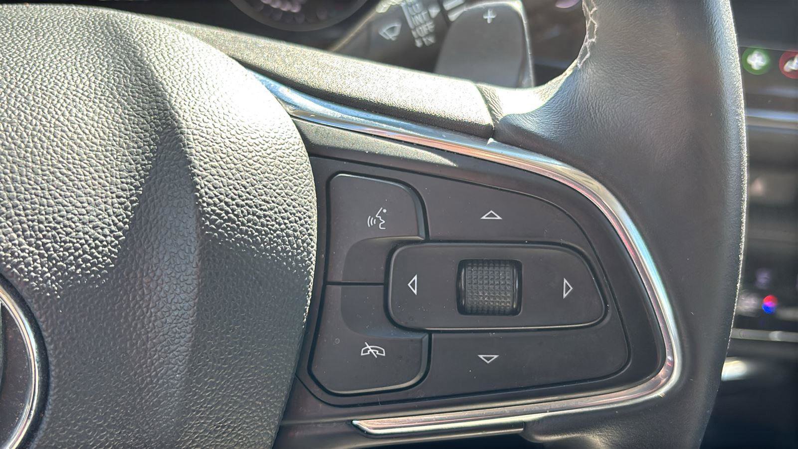 Certified 2023 Buick Envision Essence FWD image 28