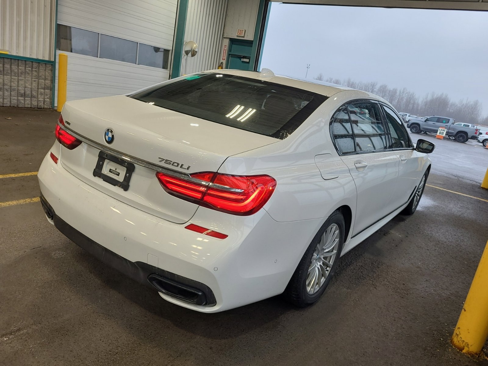 Used 2018 BMW 750Li xDrive AWD/4WD image 3