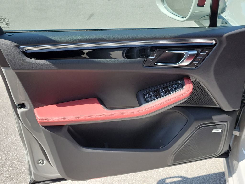 New 2026 Porsche Macan S image 24