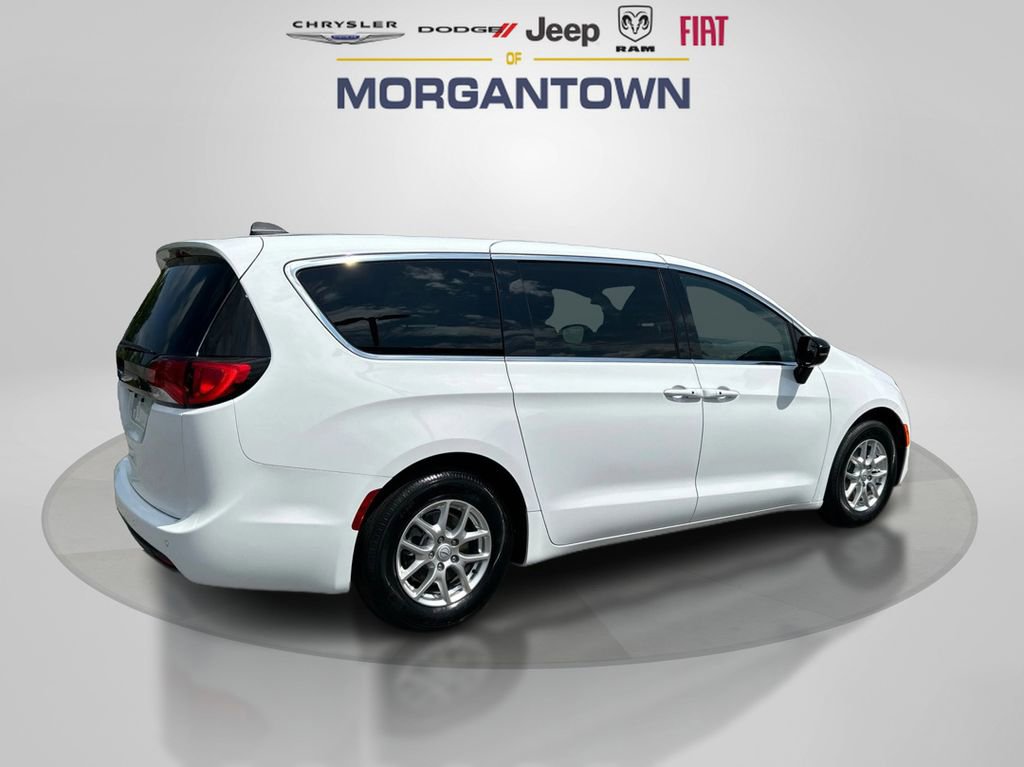 New 2025 Chrysler Voyager LX image 5