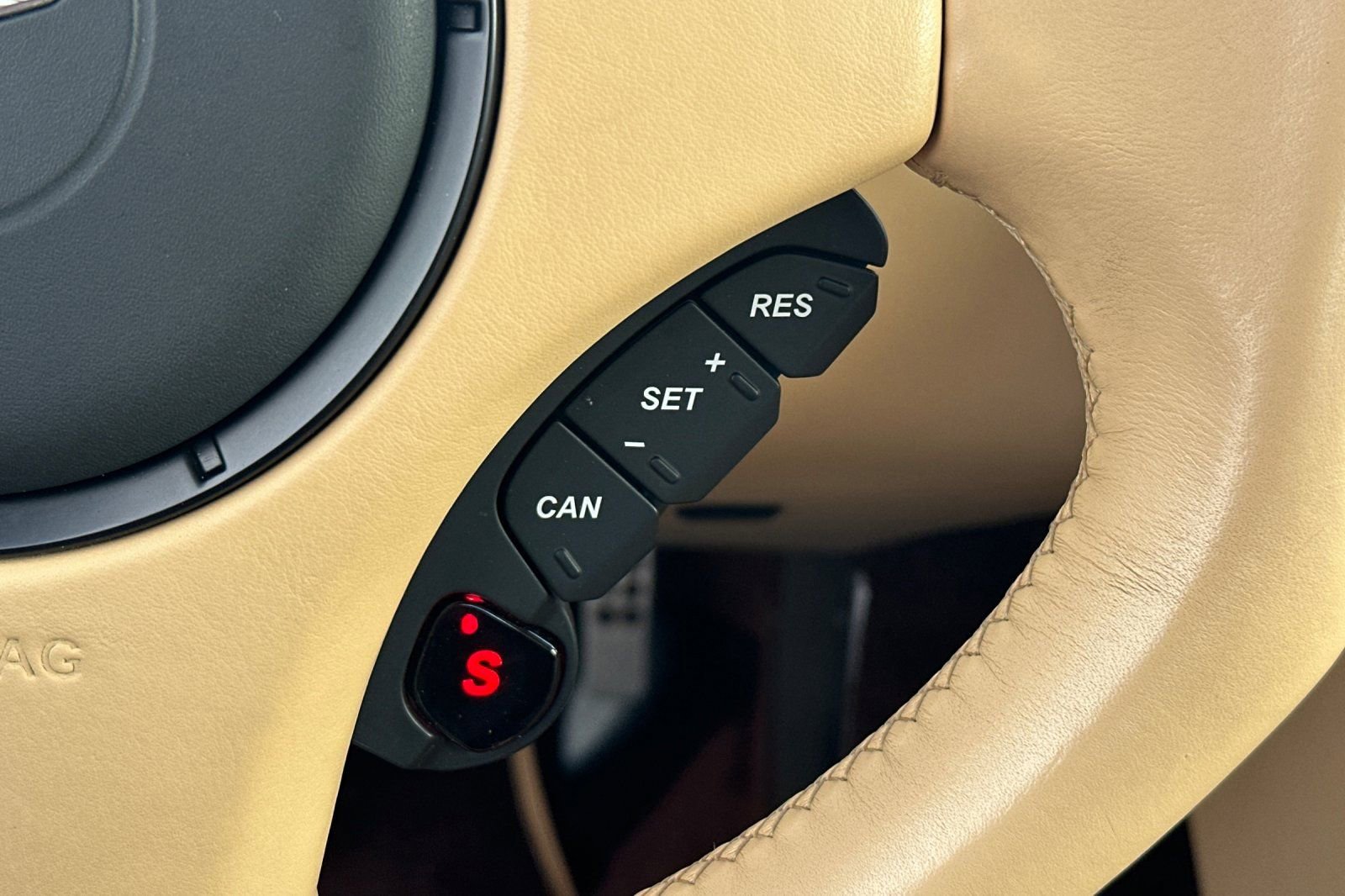 Used 2014 Aston Martin Vanquish Coupe image 27