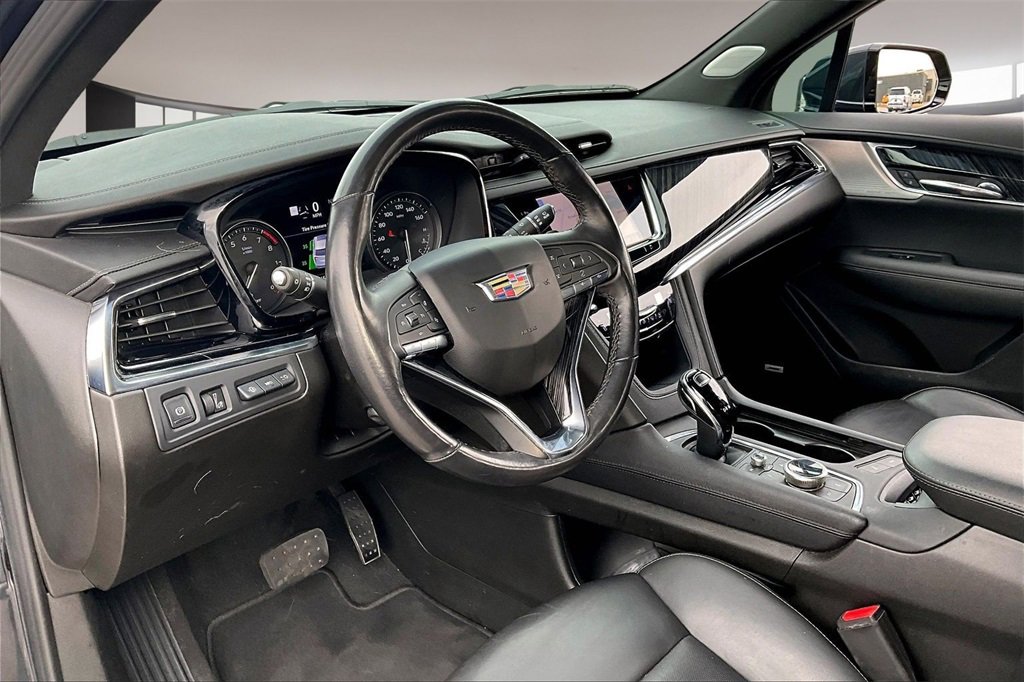 Used 2023 Cadillac XT6 Premium Luxury w/ Technology Package image 13