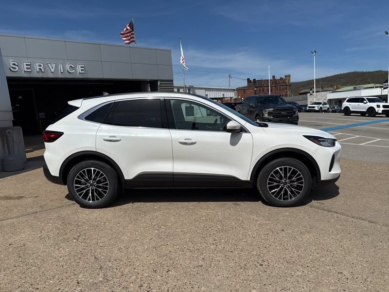 New 2025 Ford Escape SE FWD image 8