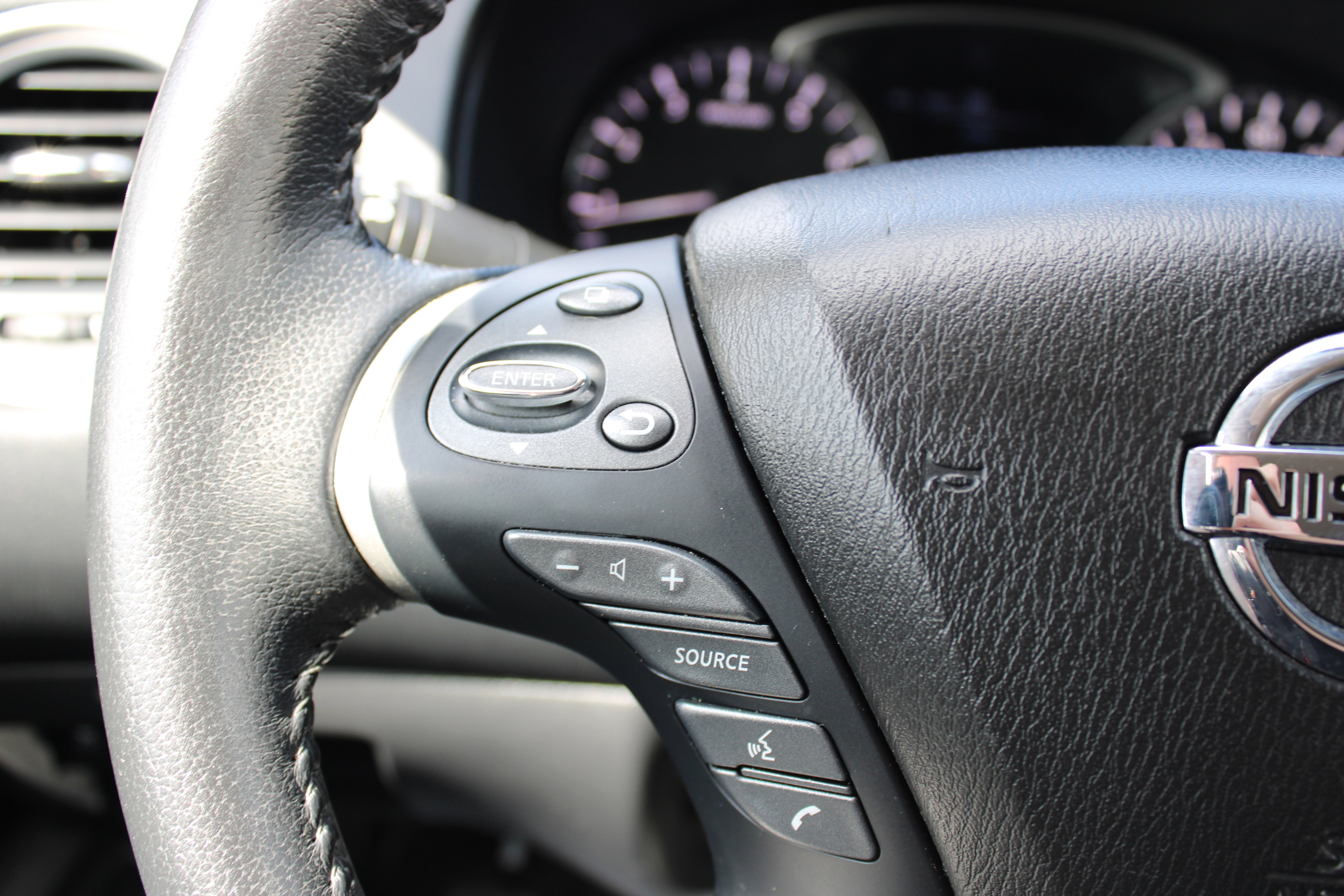 Used 2020 Nissan Pathfinder SV AWD/4WD image 29