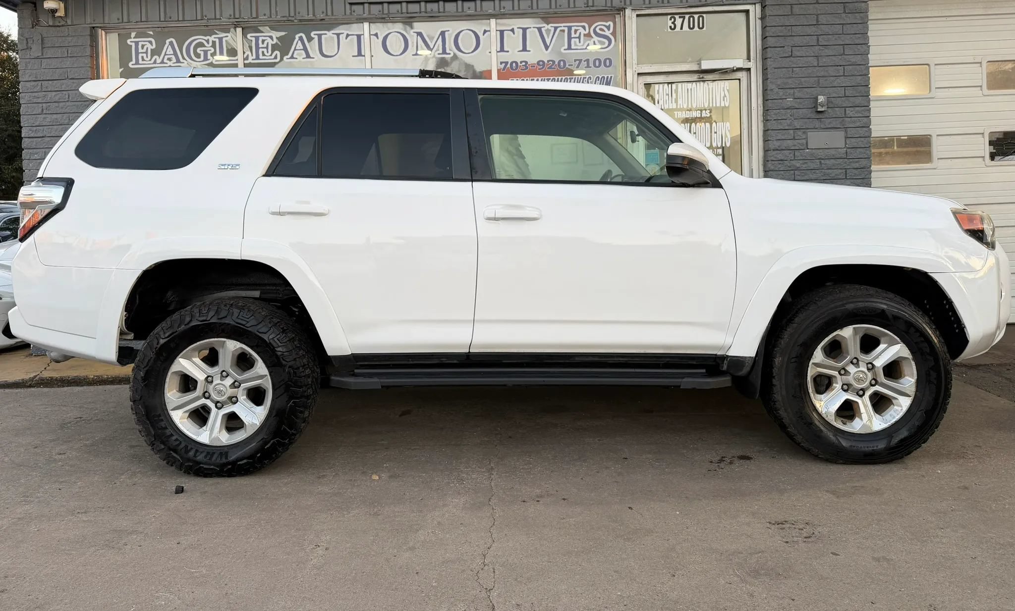Used 2014 Toyota 4Runner SR5 AWD/4WD image 2