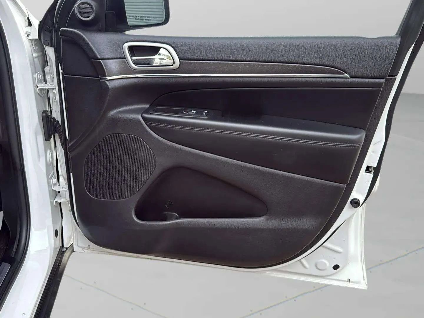 Used 2018 Jeep Grand Cherokee Limited image 24