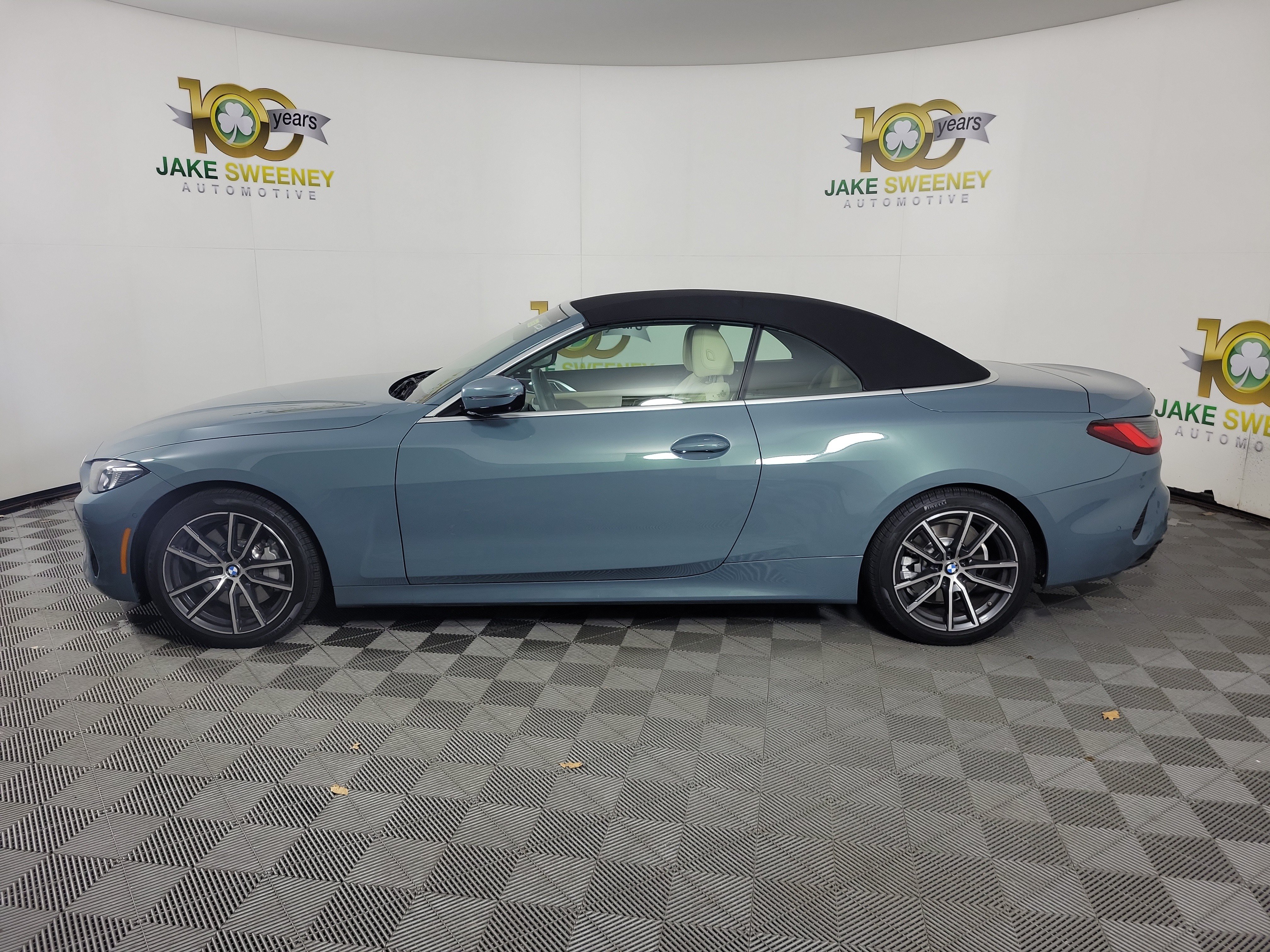Certified 2025 BMW 430i xDrive Convertible w/ Premium Package AWD/4WD image 2