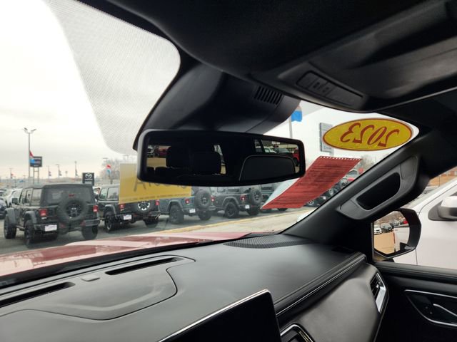 Used 2023 GMC Yukon SLT w/ SLT Luxury Package image 17