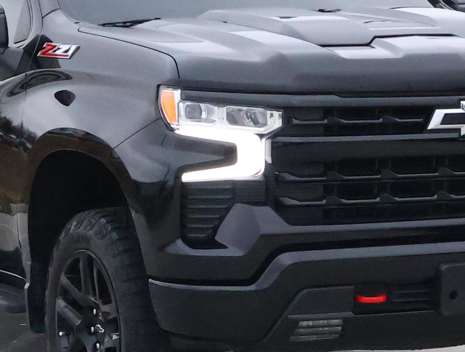 Used 2025 Chevrolet Silverado 1500 LT Trail Boss w/ Convenience Package II image 7