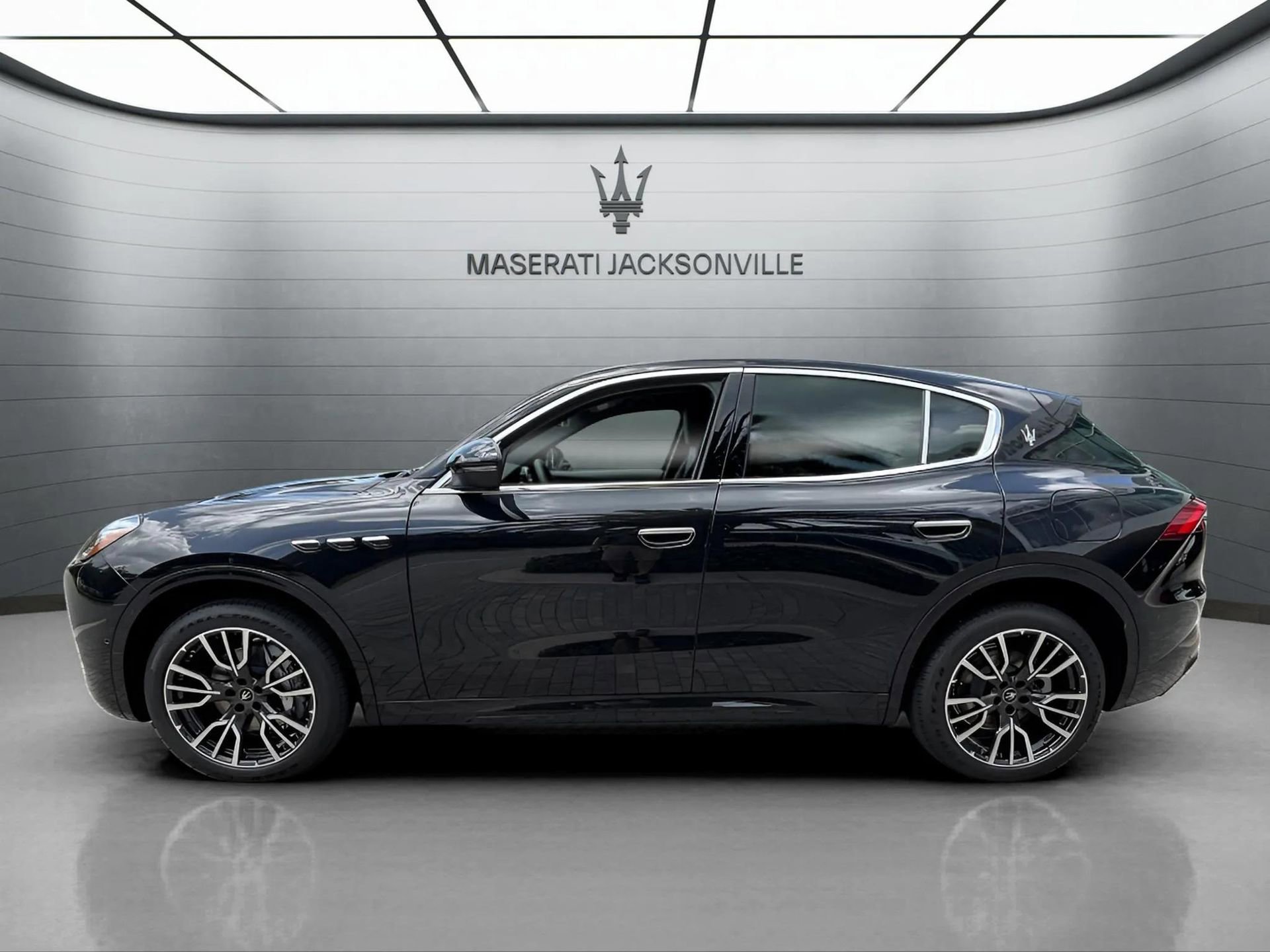 New 2025 Maserati Grecale GT image 11