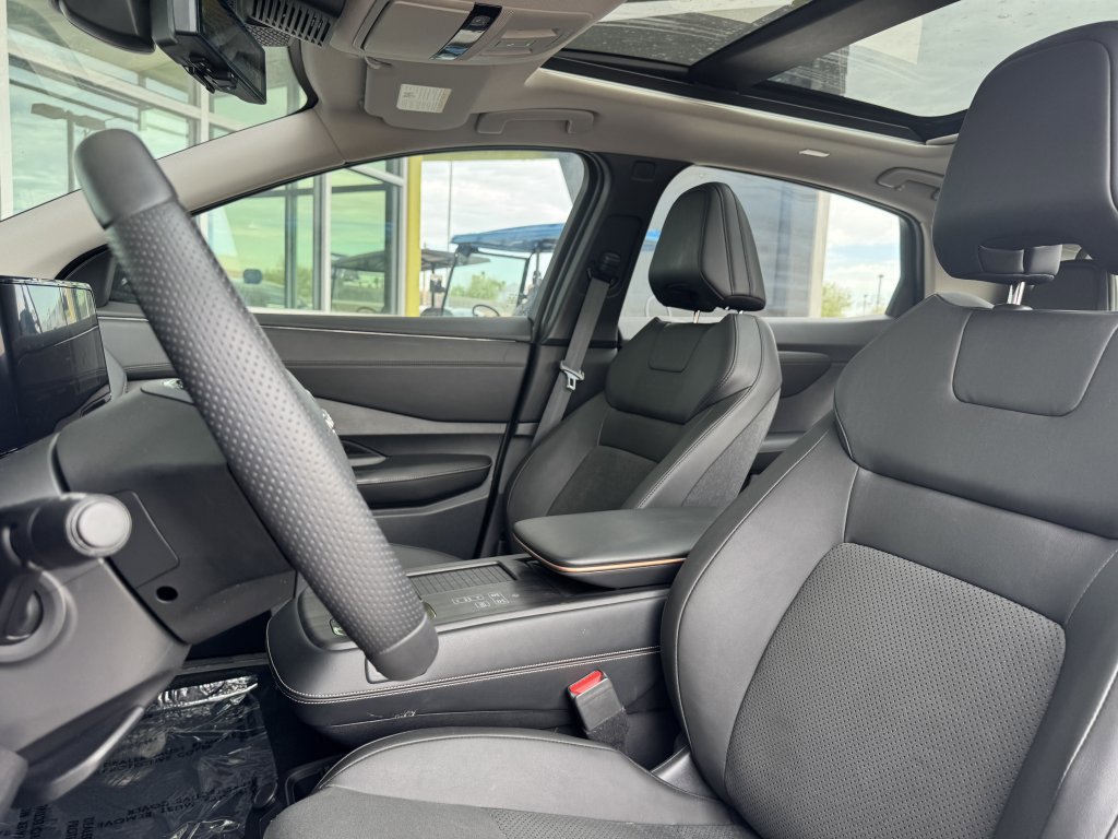 Used 2024 Nissan Ariya FWD image 35