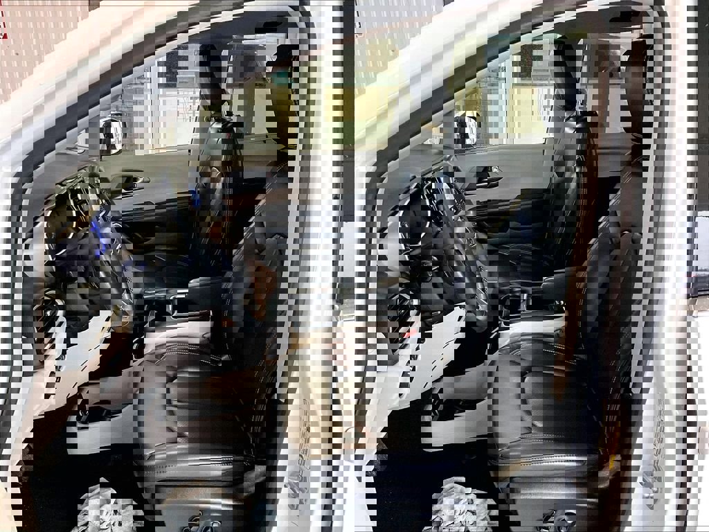 Used 2023 Chrysler Pacifica Touring-L image 10