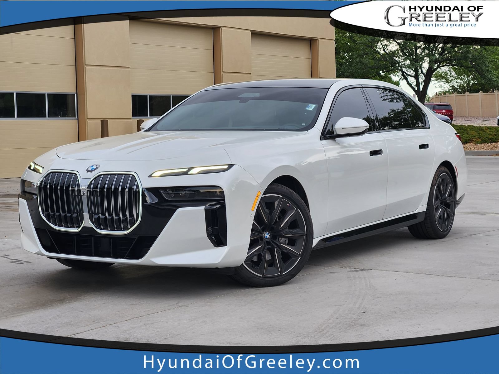 Used 2025 BMW 740i xDrive AWD/4WD image 1