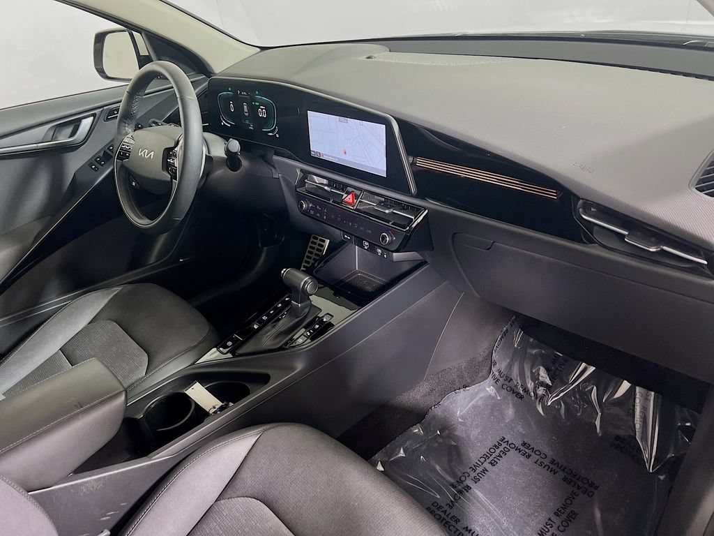 Used 2023 Kia Niro SX Touring FWD image 27