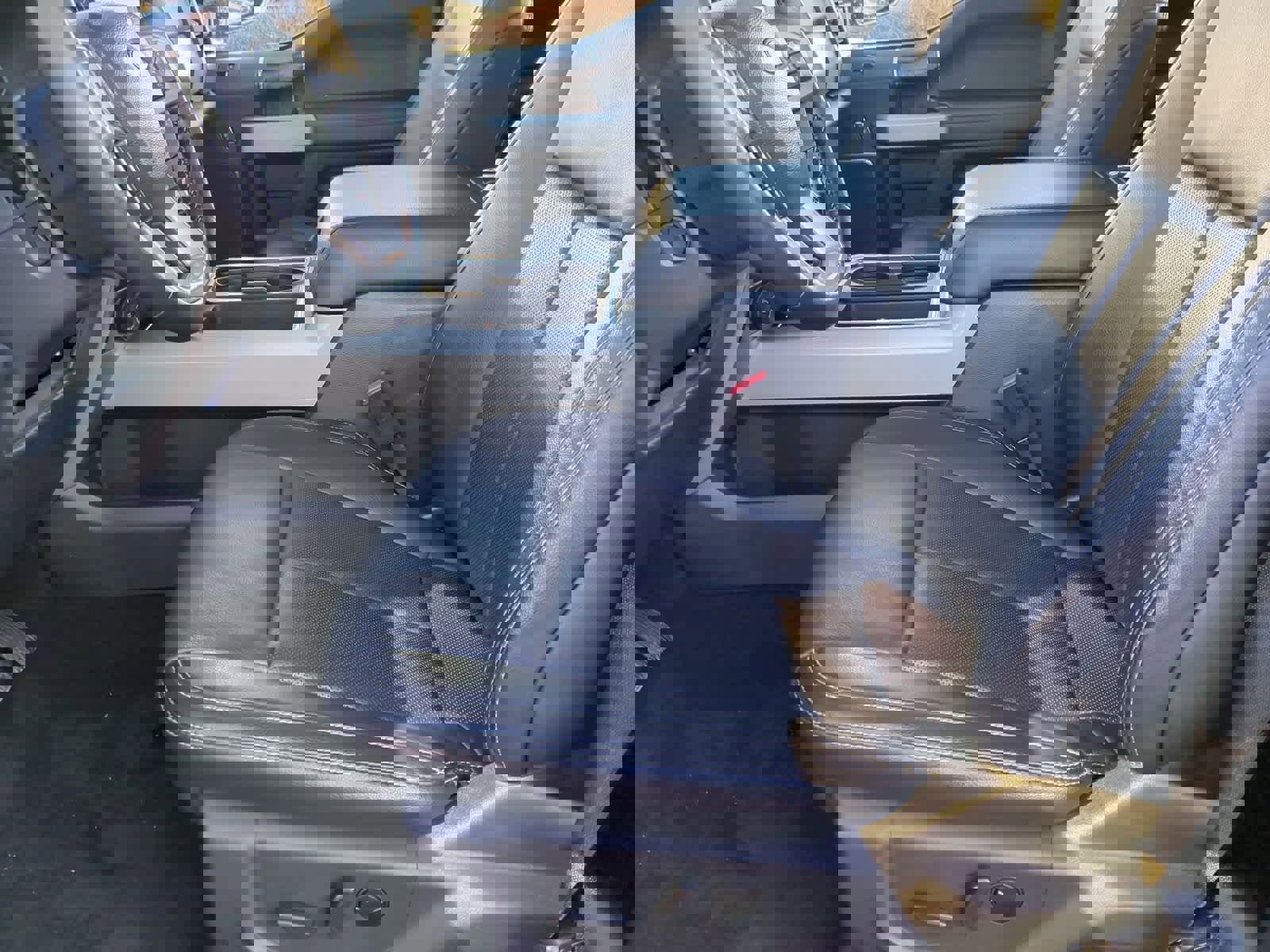 Certified 2022 Ford F350 Lariat w/ Tremor Off-Road Package image 16