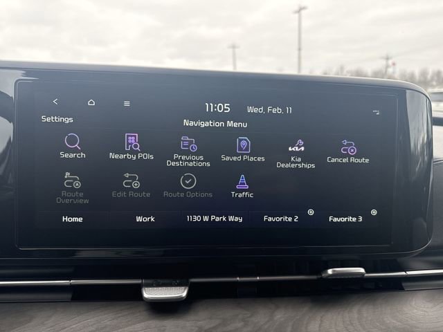 Used 2023 Kia Carnival EX image 21