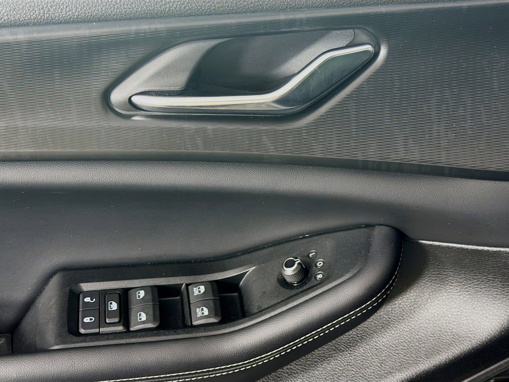 Used 2024 Jeep Grand Cherokee Laredo image 19