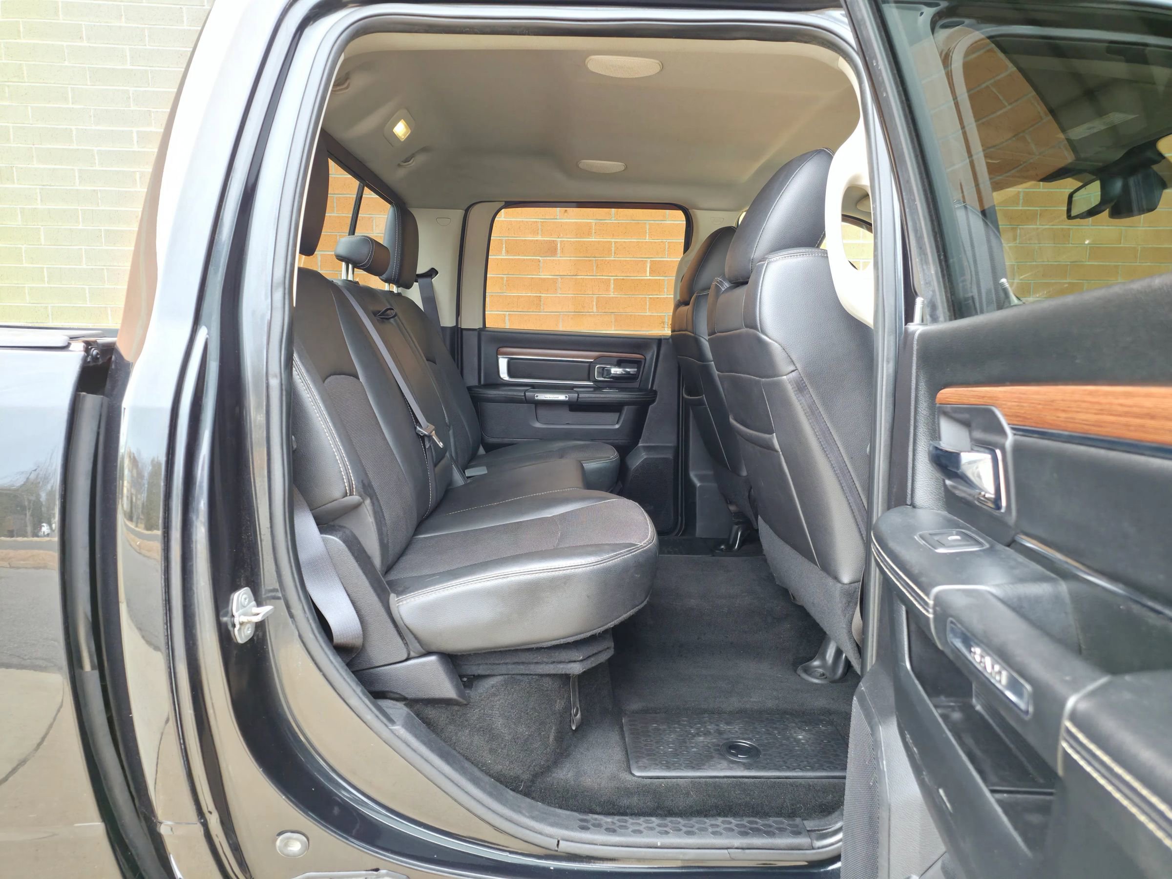 Used 2016 RAM 1500 Laramie w/ Convenience Group AWD/4WD image 13