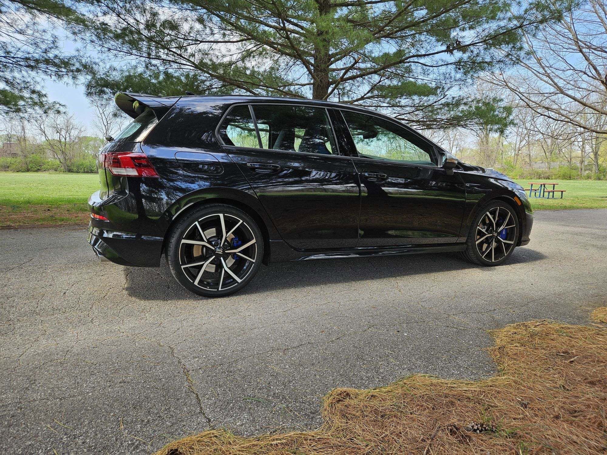 Used 2024 Volkswagen Golf R image 3