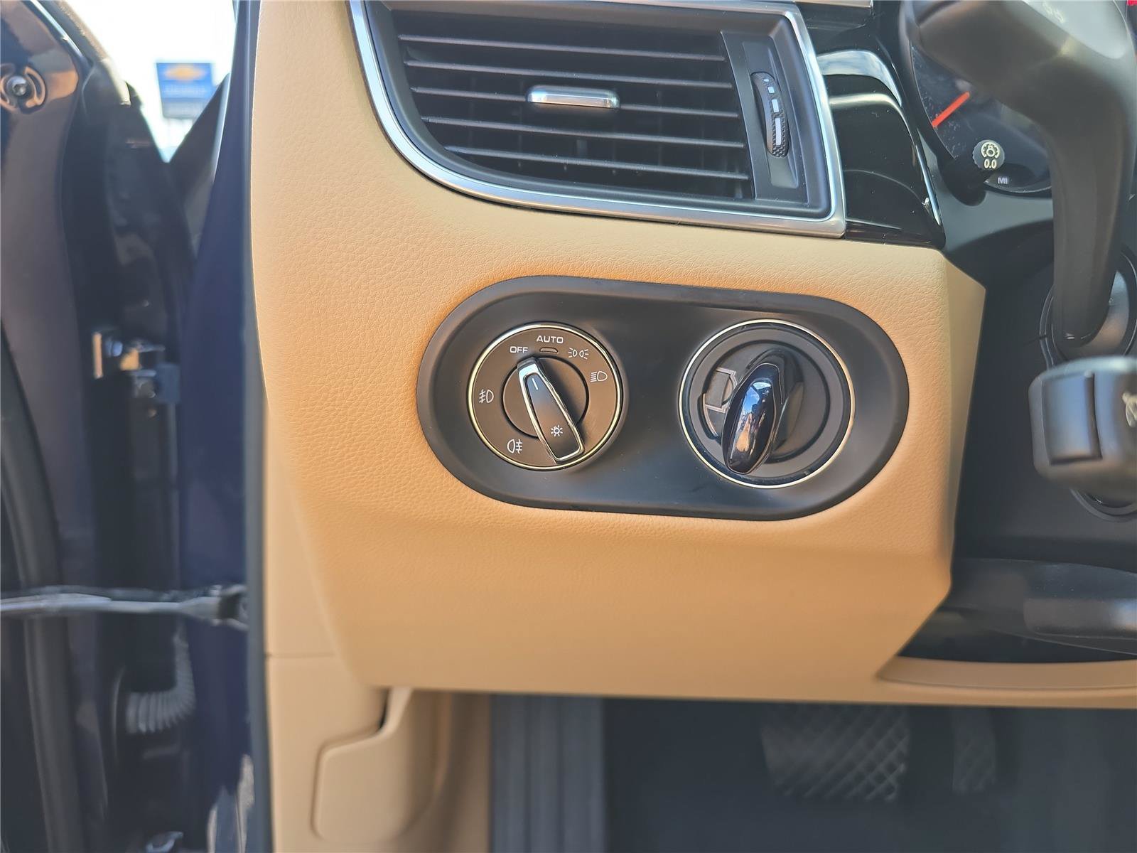 Used 2018 Porsche Macan AWD/4WD image 33