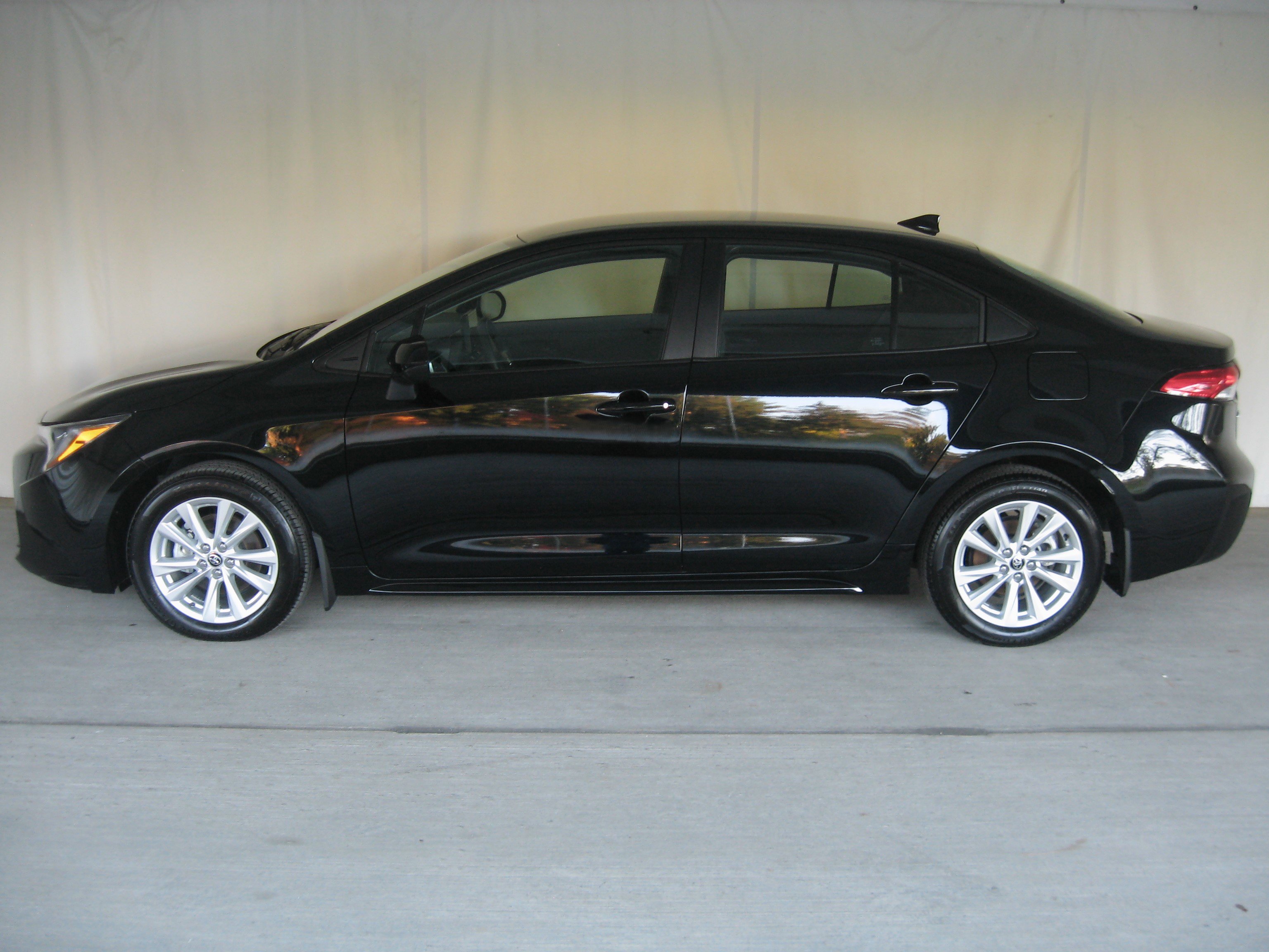 Used 2025 Toyota Corolla LE w/ LE Premium Package image 23