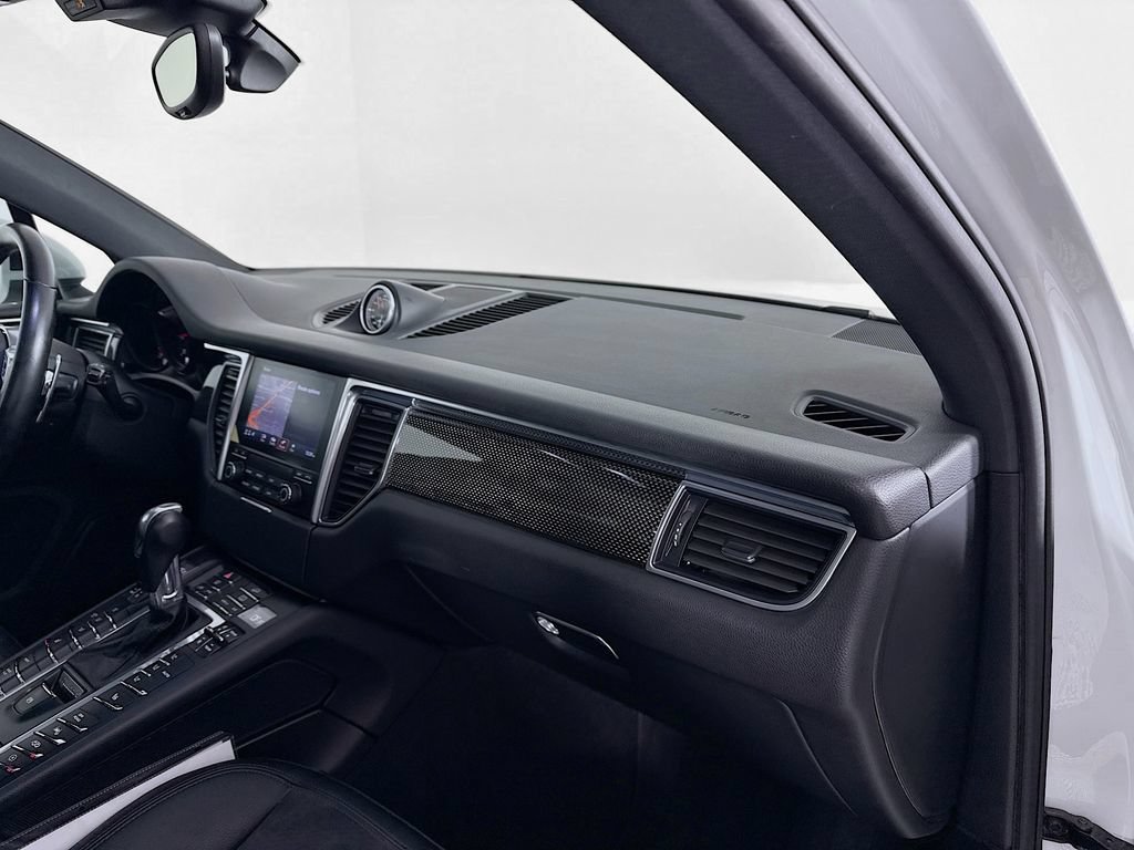 Certified 2018 Porsche Macan Sport Edition AWD/4WD image 30