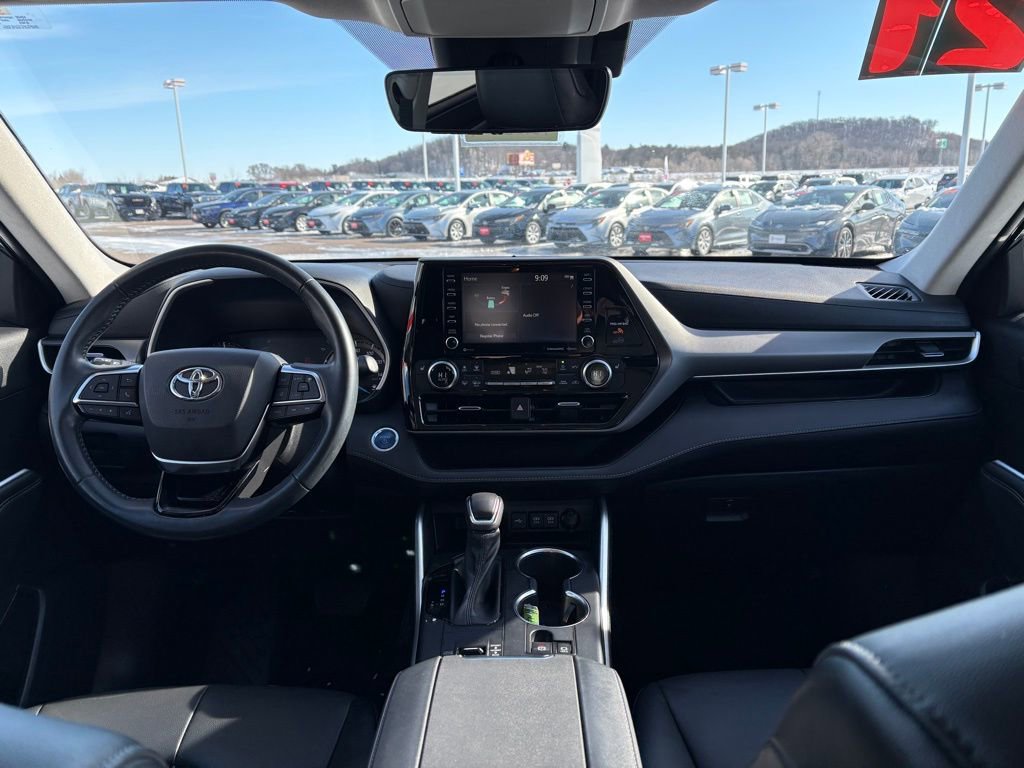 Certified 2021 Toyota Highlander XLE image 17