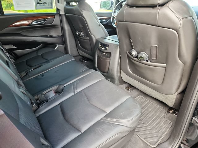 Used 2015 Cadillac Escalade Luxury AWD/4WD image 30
