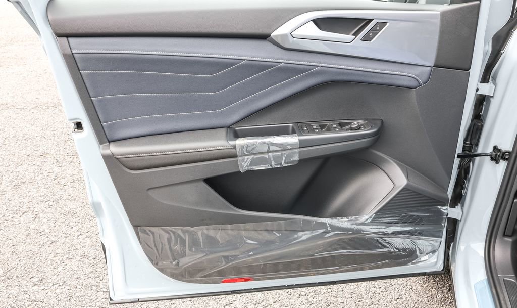 Used 2025 Volkswagen Taos SEL image 26