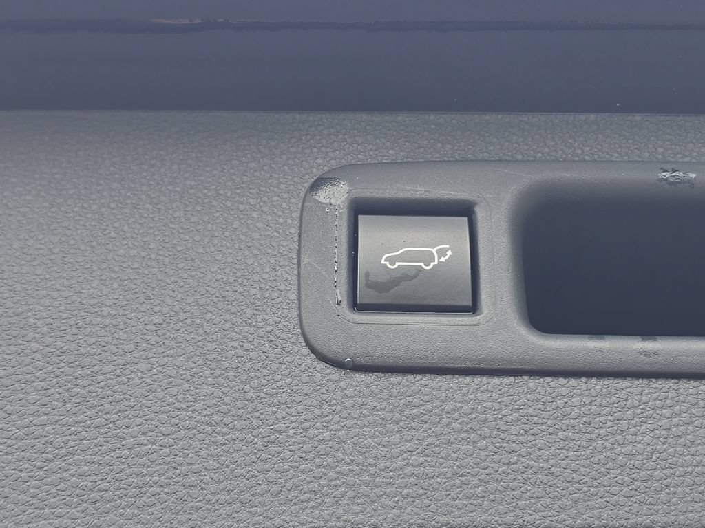 Used 2023 Toyota Highlander XLE AWD/4WD image 7