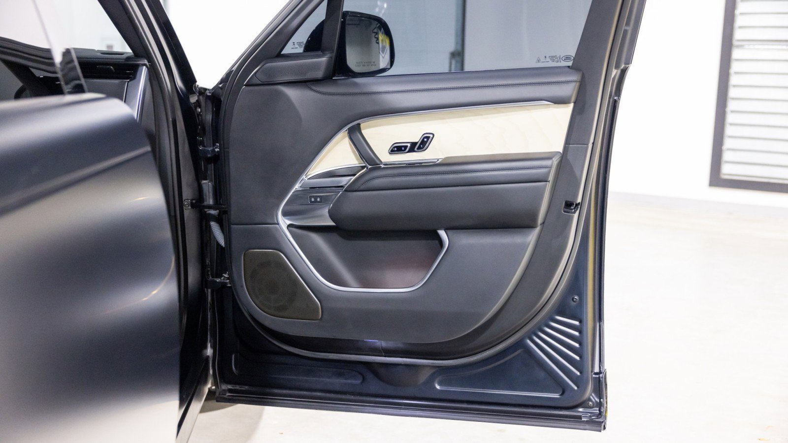 Used 2024 Land Rover Range Rover SV image 26